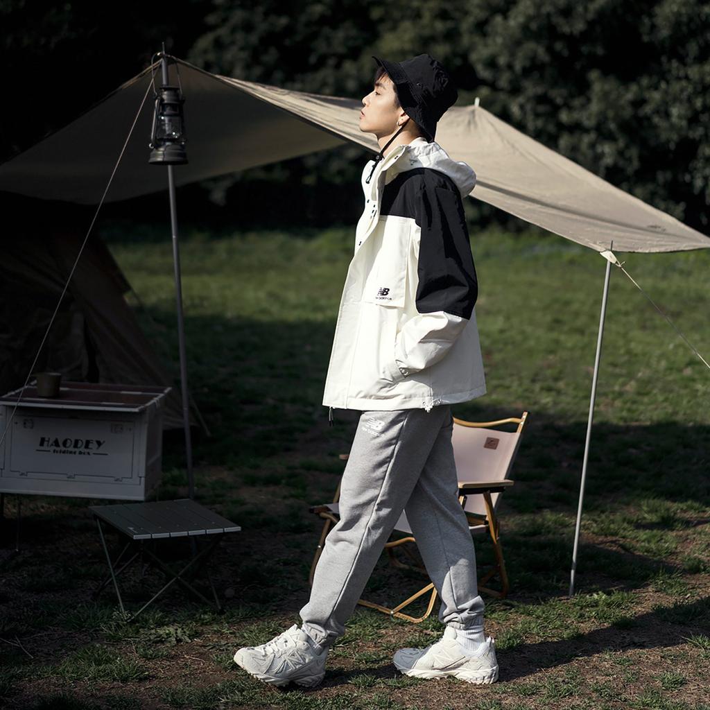 New Balance Мужские вязаные спортивные штаны светло-серые с умеренной манжетой AMP31539-AG