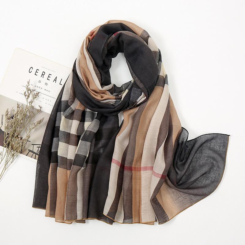 Fresh and Elegant Red Petal Mixed Printed Tassel Scarf for Women Cotton and Linen Scarf for Travel Decorative Shawl