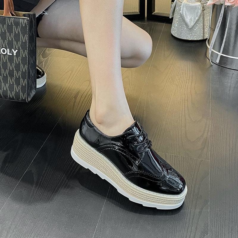 Туфли на платформе, весна 2024, универсальные повседневные туфли на танкетке со шнуровкой, женские маленькие кожаные туфли HZB