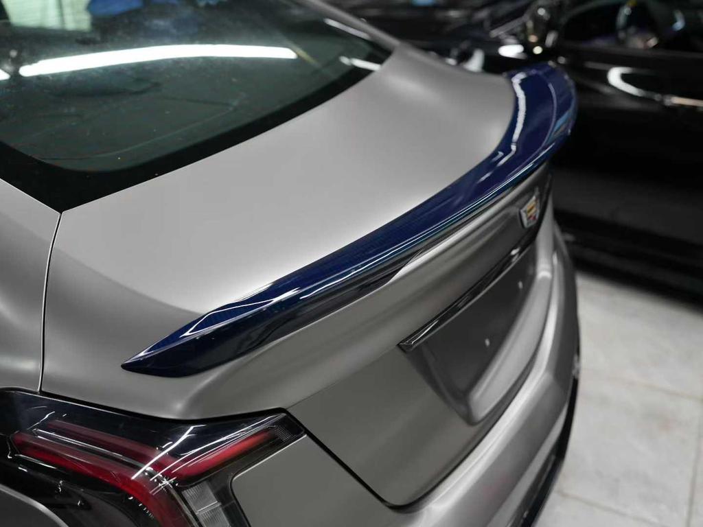 Задний спойлер Langyu V-Style из сухого карбона для Cadillac CT5 Black Wing