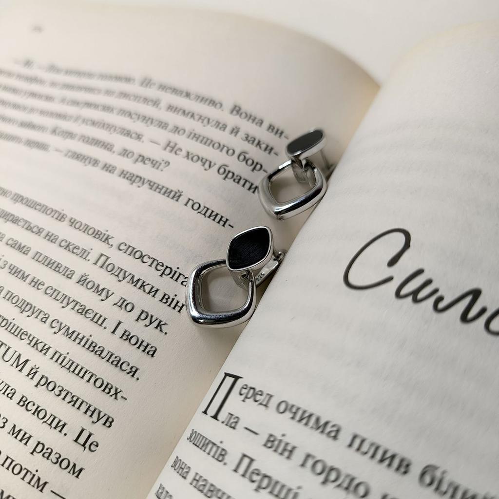 Серебряные серьги с натуральным ониксом (60002115)