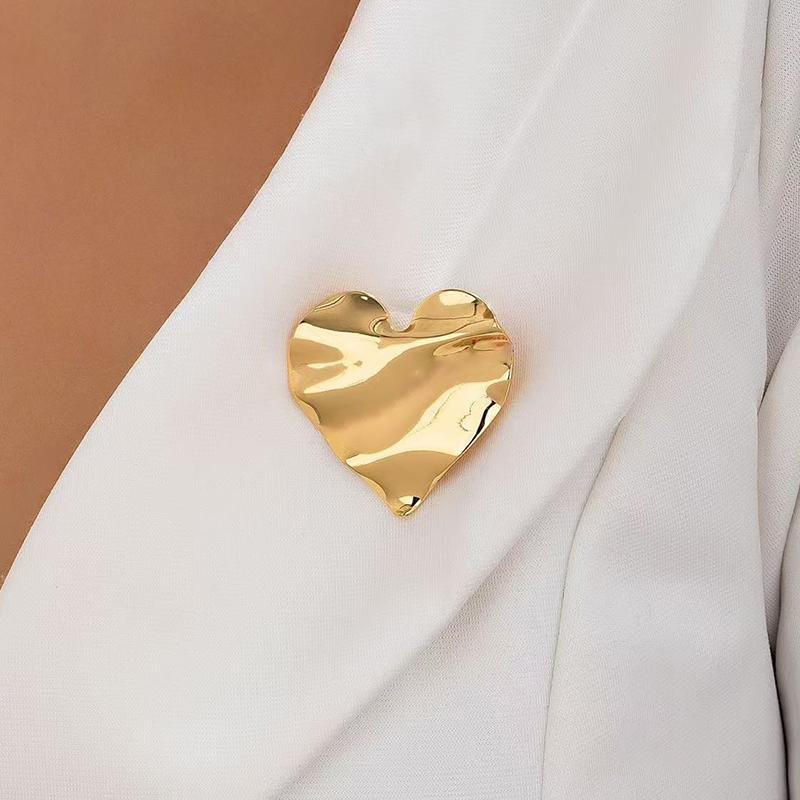 Металлические броши в форме сердца для женщин, унисекс, эмалированные булавки с изображением любви, подарки для коллег, вечеринки, друзей, ювелирные аксессуары для костюма, платья