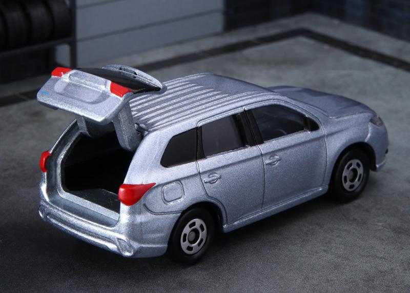 cwkzum1 TOMY Mitsubishi Outlander PHEV Alloy Car Diecasts & Toy Vehicles Car Model Miniature Scale Model Car For Children Out of Print