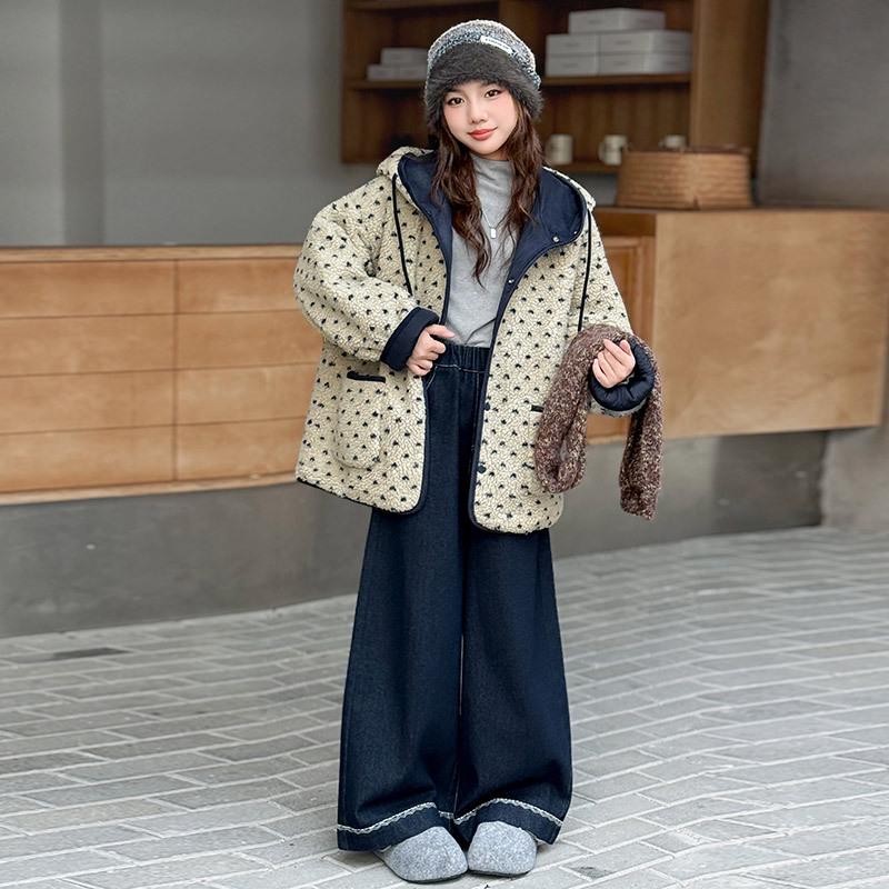 Зимний пушистый свитер для девочек и джинсы на флисовой подкладке 2025 - Новый тренд для детей среднего и старшего возраста