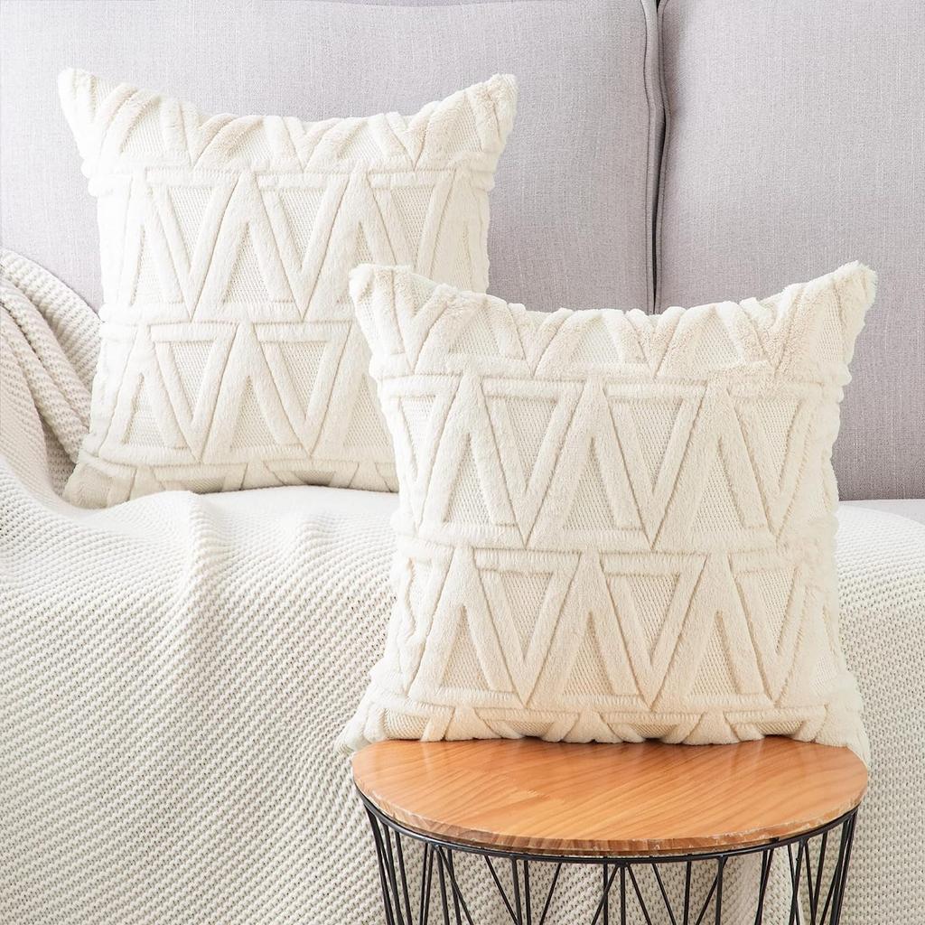 Luxury Style Soft Plush Faux Wool Couch Throw Pillow Covers Vintage Pattern Woven for Bedroom Home Decorative & Throw Pillows