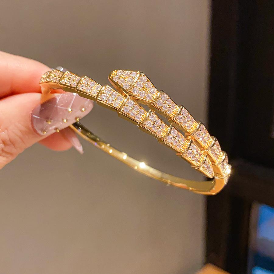 Snake-shaped Splicing Buckle Bracelet, Retro Fashionable Light Luxury and High-end Jewelry for Women