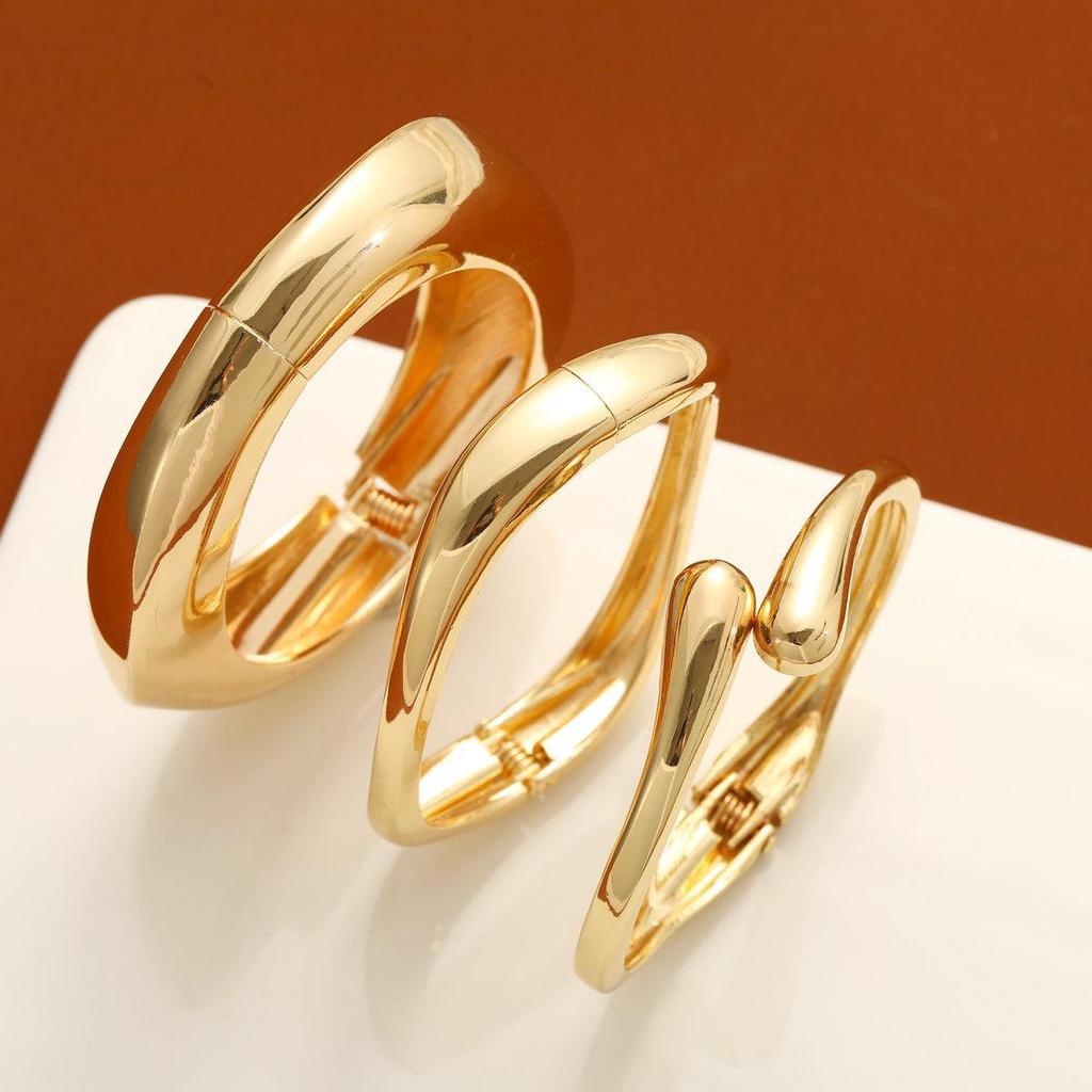 1PCS Gold Color Minimalist Chunky Bracelets For Women Fashion Elegant WaterProof Design Open Cuff Bangles Set Retro Jewelry Gifts