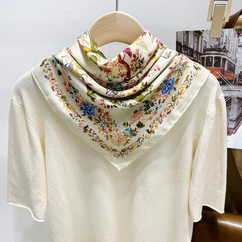 Vintage Flower And Bird Painting Small Square Scarf Spring And Autumn Thin Style Elegant And Artistic Cotton And Linen Scarf Neck Protection Scarf