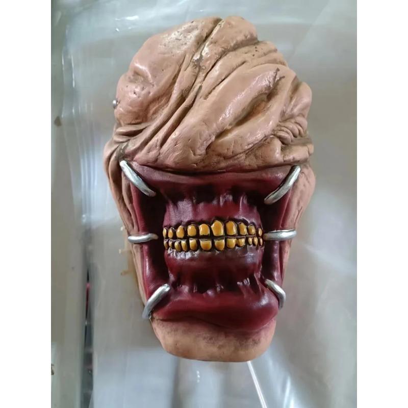 Маска из латекса с ухмылкой на Хэллоуин