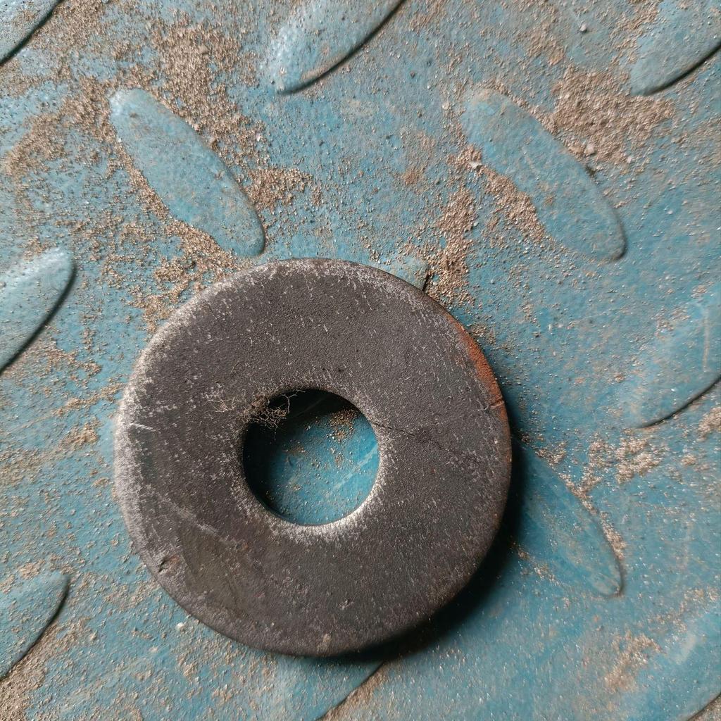 Крюковой болт M12-M18 с плоской шайбой и резиновым амортизатором для сит вибрационных грохотов