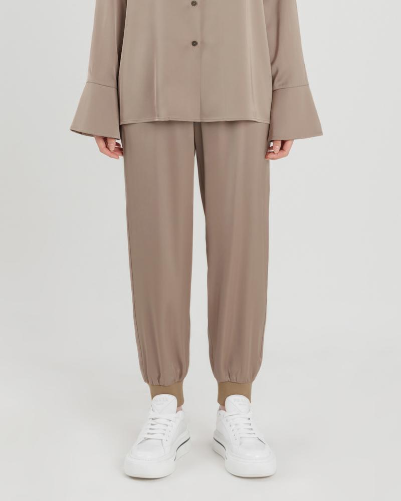 RAMU STUDIO Dex Office Setup Elastic Waist Silky Satin Elastic Waist Jogger Pants Mocha Dex08Mc
