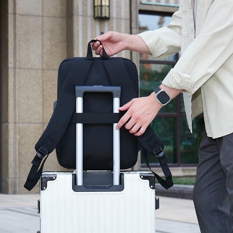 Мужской рюкзак для ноутбука с жестким корпусом