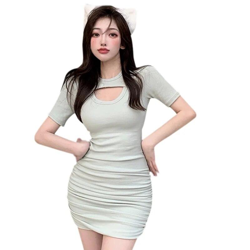 Летнее универсальное короткое платье с короткими рукавами, облегающим кроем и тонкими ягодицами