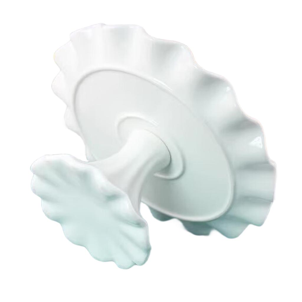 Элегантная керамическая подставка для торта в европейском стиле с высокими ножками, идеально подходит для демонстрации десертов на свадьбах и вечеринках