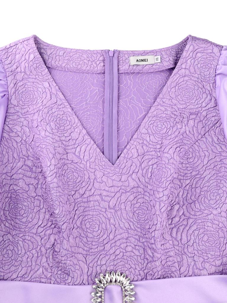 Элегантное длинное официальное платье большого размера из светло-фиолетового жаккарда с пышными рукавами.