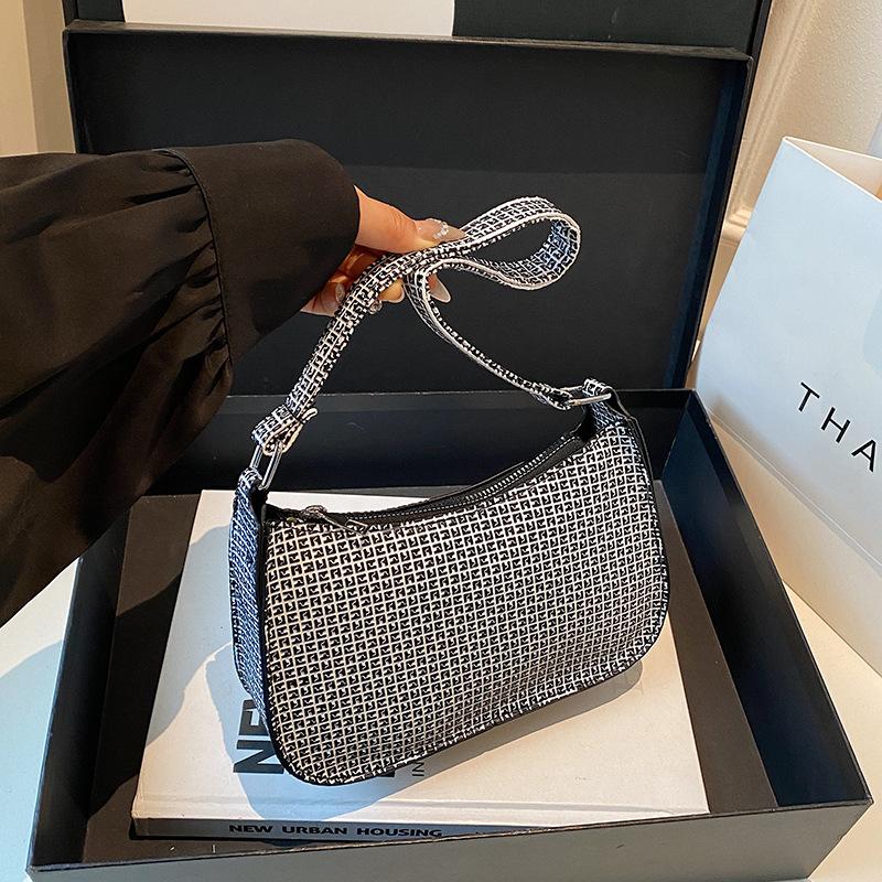 Однотонная повседневная и легкая новая женская сумочка летняя популярная портативная на плечо подмышку