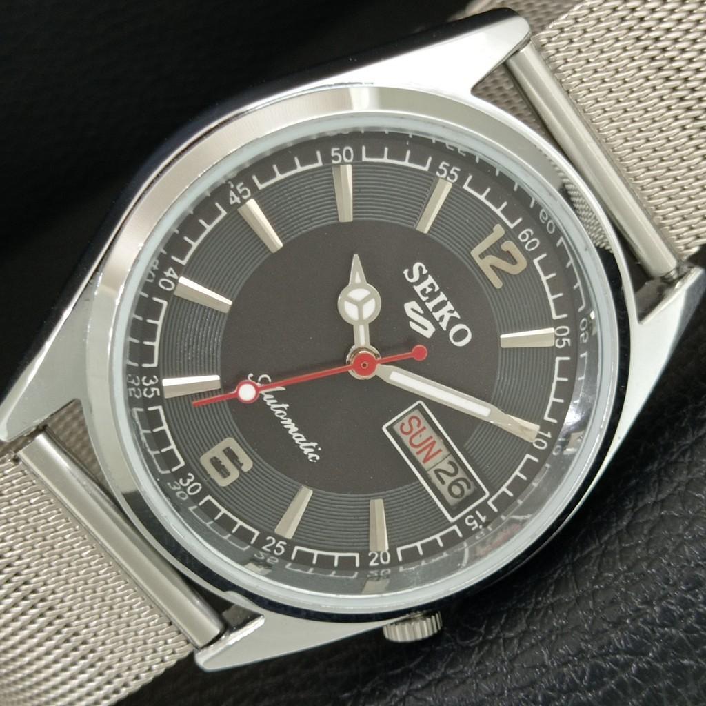 ВИНТАЖНЫЕ АВТОМАТИЧЕСКИЕ SEIKO 5 ВОССТАНОВЛЕННЫЕ ЯПОНСКИЕ МУЖСКИЕ ЧАСЫ С ЧЕРНЫМ ЦИФЕРБЛАТОМ a446352-1