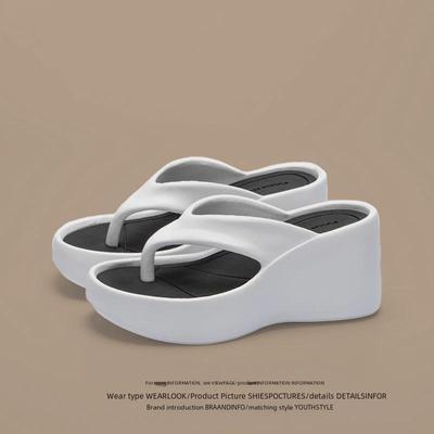 Женские летние шлепанцы на толстой танкетке: Удобные, увеличивающие рост тапочки для улицы