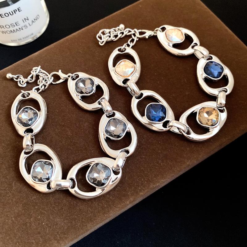 Stylish Women's Silver Bracelet Oval Link Vintage Style Chic Jewelry Ideal for Gifting