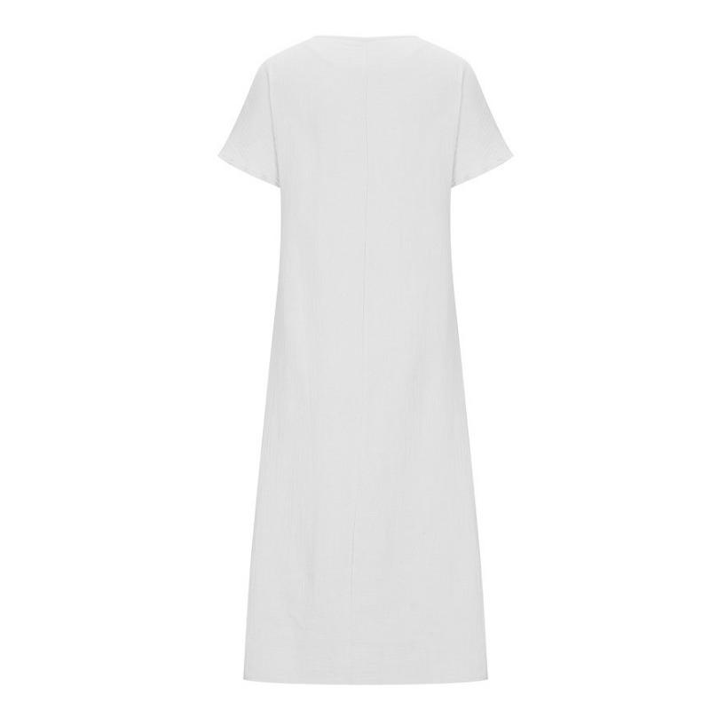 Платье с вышитым разрезом