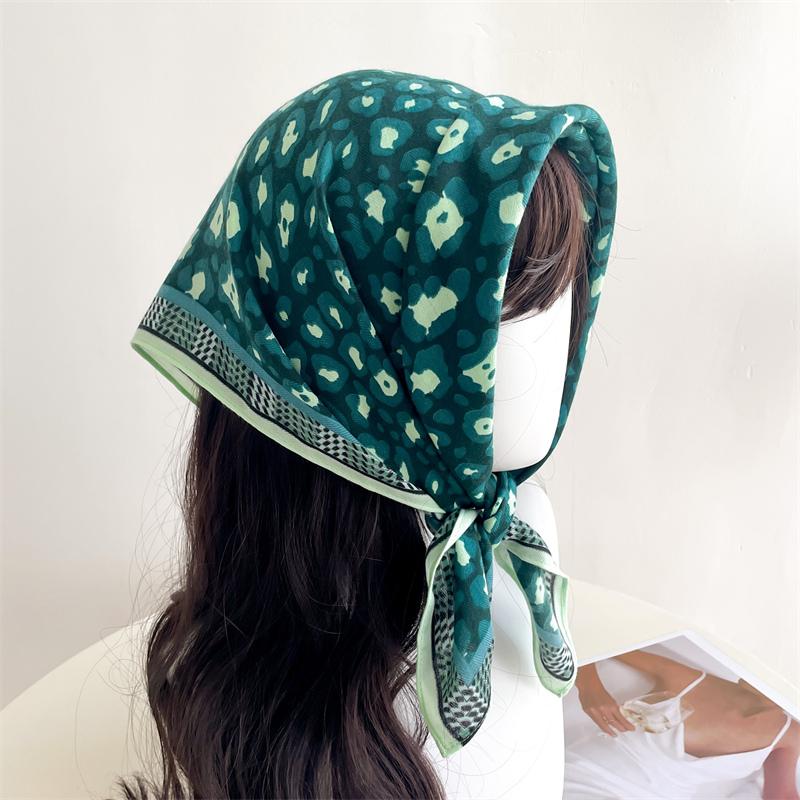 Дизайнерский велюровый квадратный шарф для женщин, шейный платок, галстук, модный маленький клетчатый шарф для волос на запястьях, новый платок, бандана 