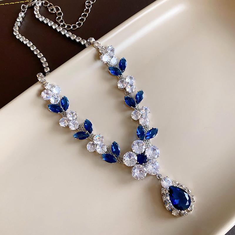 Zircon flower leaf water drop pendant necklace light luxury fashion collarbone chain exquisite new dress accessories
