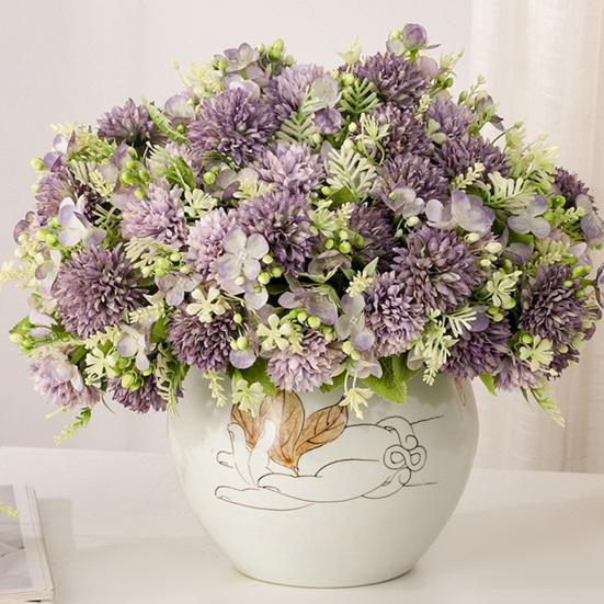 Шикарный букет искусственных цветов, не увядший, полный жизненной силы, создающий атмосферу