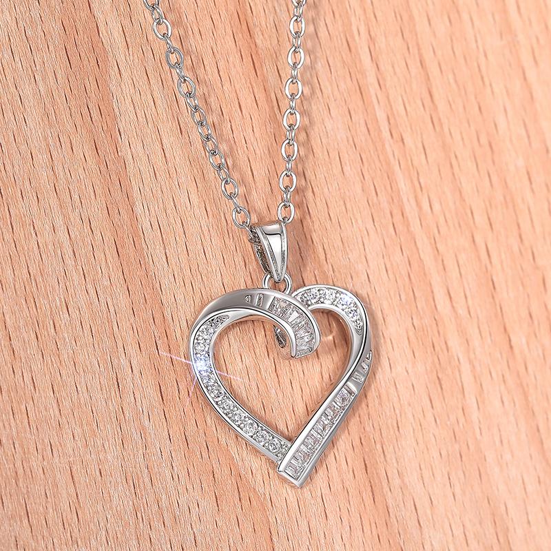 Huitan Eternity Heart Necklace for Women Silver Color Exquisite Bridal Wedding Necklace Brilliant Cubic Zirconia Luxury Jewelry