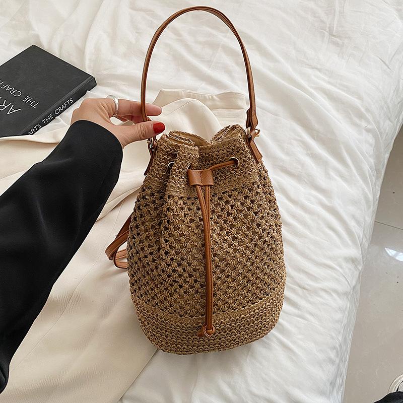 Летняя плетеная соломенная сумка-ведро для женщин Простая пляжная сумка через плечо на шнурке