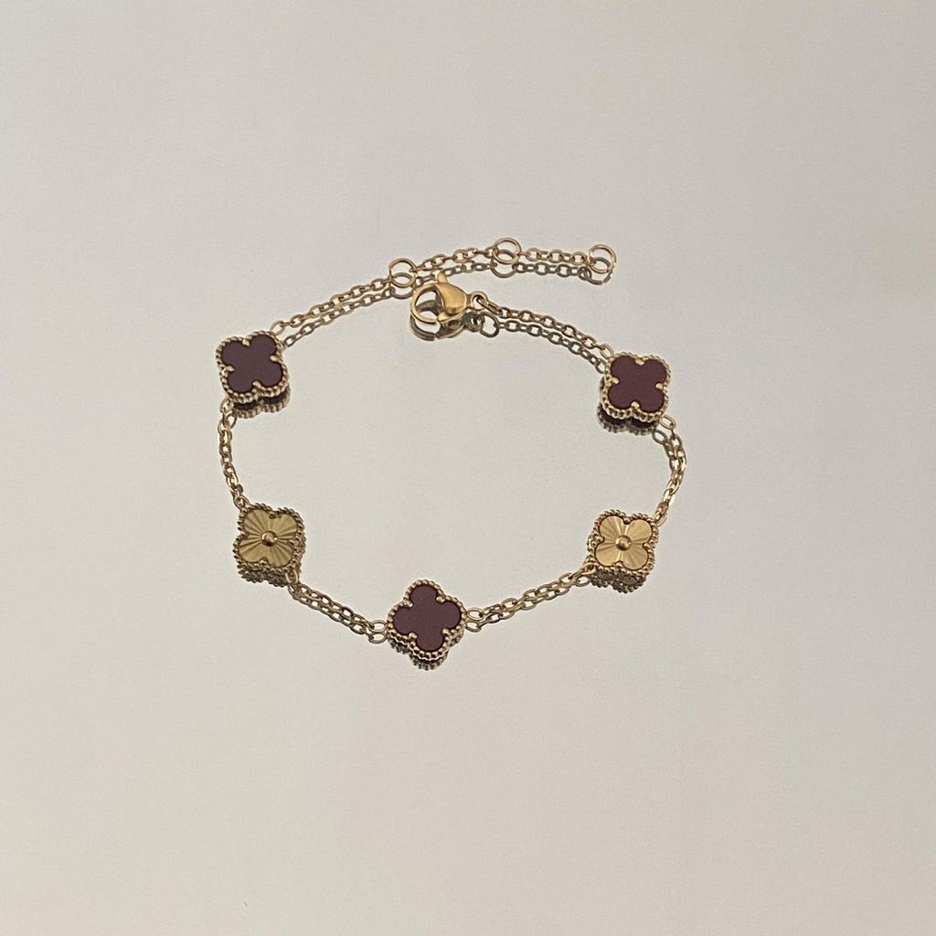 Женский универсальный браслет из титановой стали с четырехлистным клевером - Моющийся, Не выцветающий, Роскошный аксессуар для рук в европейском и американском тренде