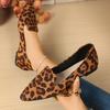 Весна и лето 2025 Новые остроносые, с мелким вырезом, дышащие, повседневные и удобные слипоны на плоской подошве, универсальные женские туфли