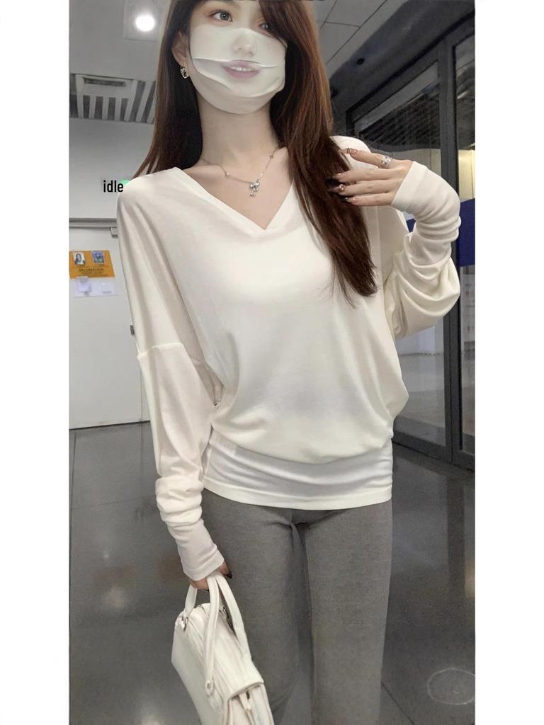 Korean V-Neck White Long Sleeve T-Shirt for Women – Autumn/Winter Relaxed Fit Base Layer with Cinched Waist
