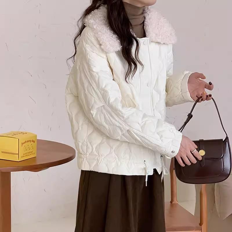 Короткий пуховик из овечьей шерсти для женщин 2024 года, зима, новый модный дизайн, теплое маленькое пальто с клеевым слоем, прилив