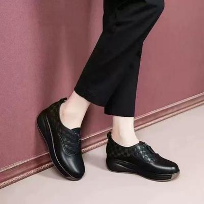 2025 осень новые туфли для мамы мягкая подошва женские туфли танкетка удобная обувь повседневные кожаные туфли платформа молния одинарные туфли женские