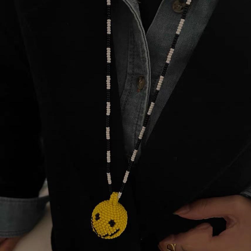 Плетеное вручную желтое ожерелье из деревянных бусин со смайликом, нишевое, простое, модное, цепочка для ключицы, темпераментное, универсальное, личностное украшение для женщин