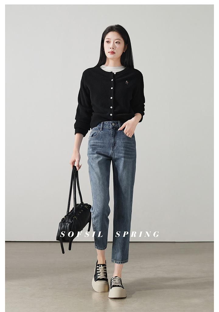 Cotton high waisted jeans for women in the spring of 2026, fashionable and versatile, showing off thin and skinny leg pants
