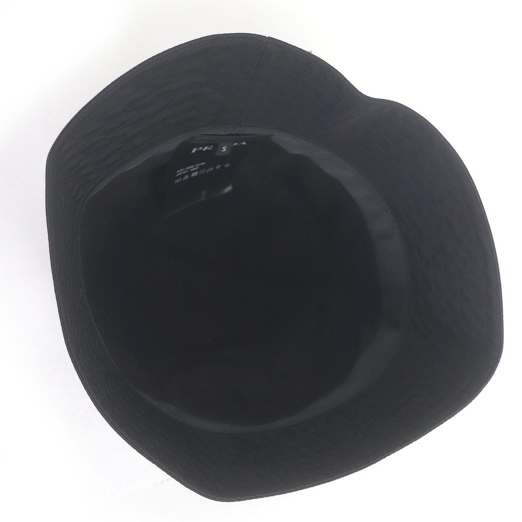 Отличная шляпа PRADA Логотип-треугольник Re-Nylon черный переработанный полиамид мужская S 2HC137 Б/у