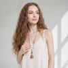 Декоративный ручной колокольчик с искусно вырезанной ручкой и детализированной узорчатой поверхностью, подходит для домашнего и духовного использования