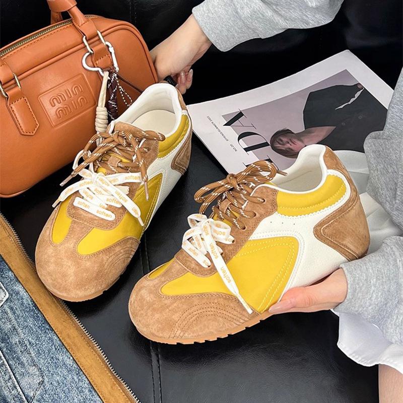 2025 осень новые красные на плоской подошве немецкие тренировочные туфли женские ретро повседневные спортивные маленькие белые туфли универсальные на шнуровке туфли Форреста Гампа