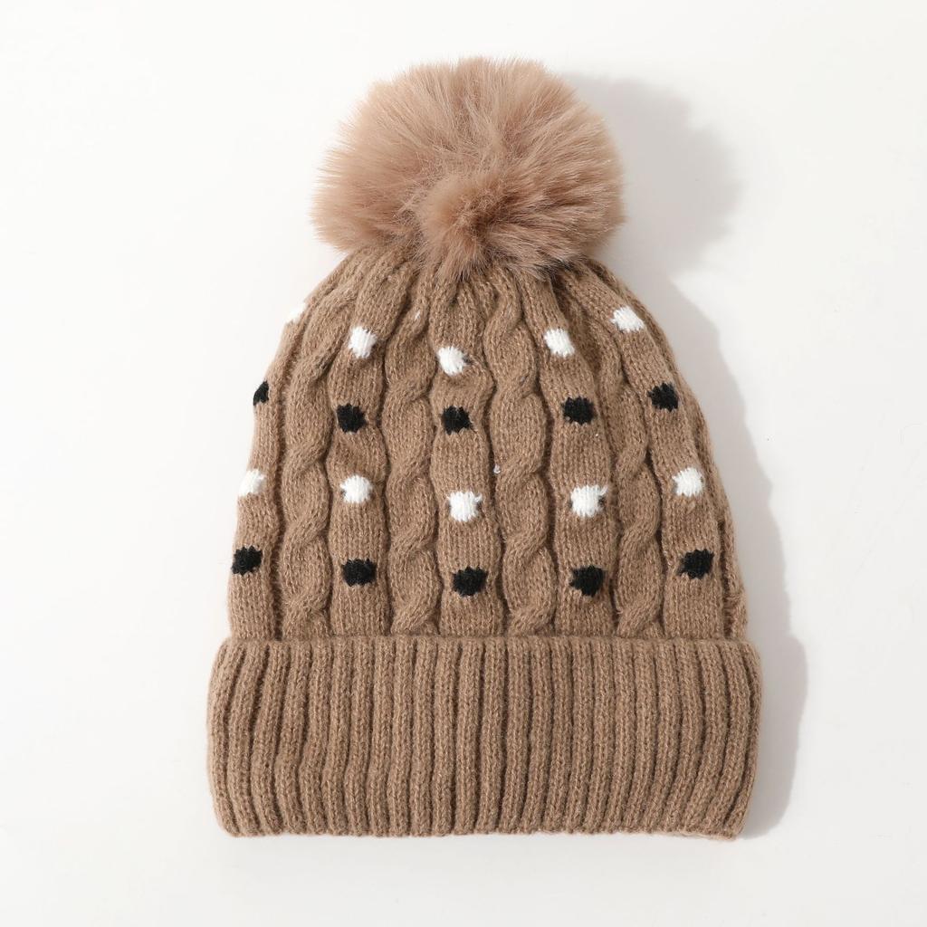 Новая зимняя шапка с меховым помпоном для женщин, универсальная вязаная шапка-пуловер в горошек из шерсти с бархатной защитой ушей, ветрозащитная и теплая шапка, трендовая