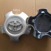 Наклейка с логотипом на колпак ступицы Toyota RAV4 (Модели 2009-2013 годов)
