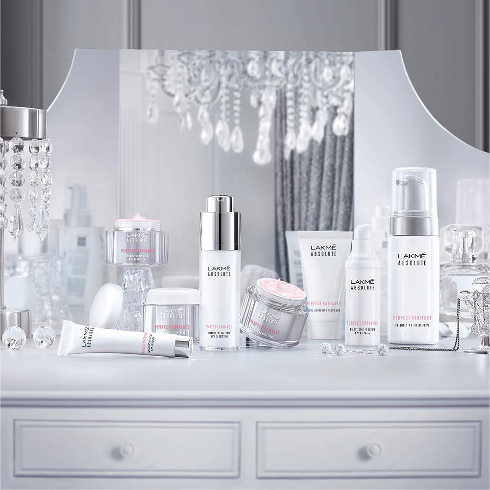 LAKME Осветляющий дневной крем Absolute Perfect Radiance (Кремовый цвет) с ниацинамидом и микрокристаллами 15г