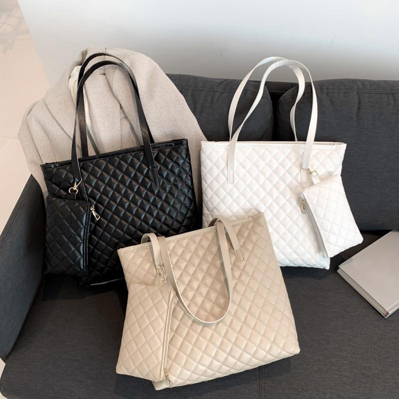 Stylish Large Capacity Quilted Shoulder Tote Bag For Women Urban Chic Handbag 2023 Trend