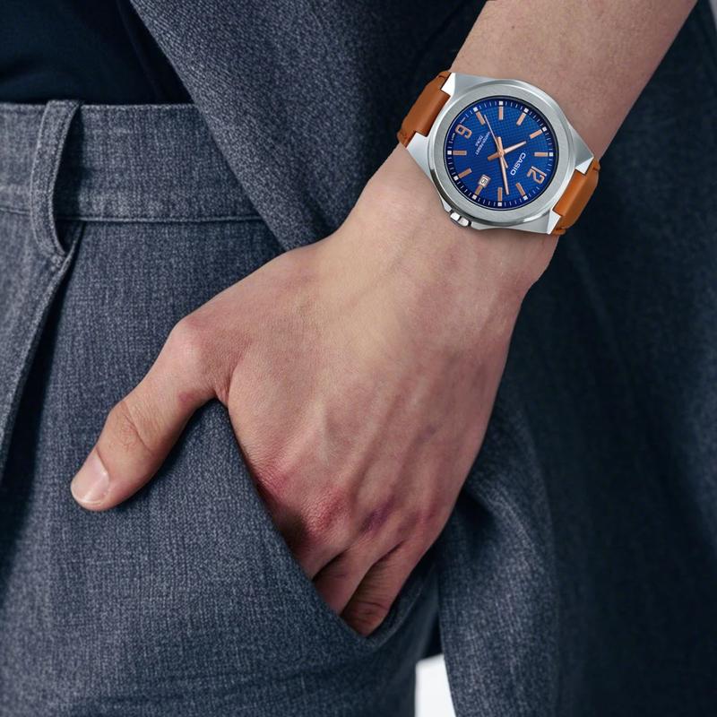 Casio Мужские часы STANDARD series с кварцевым механизмом, кожаным ремешком, синим циферблатом MTP-E158L-2A