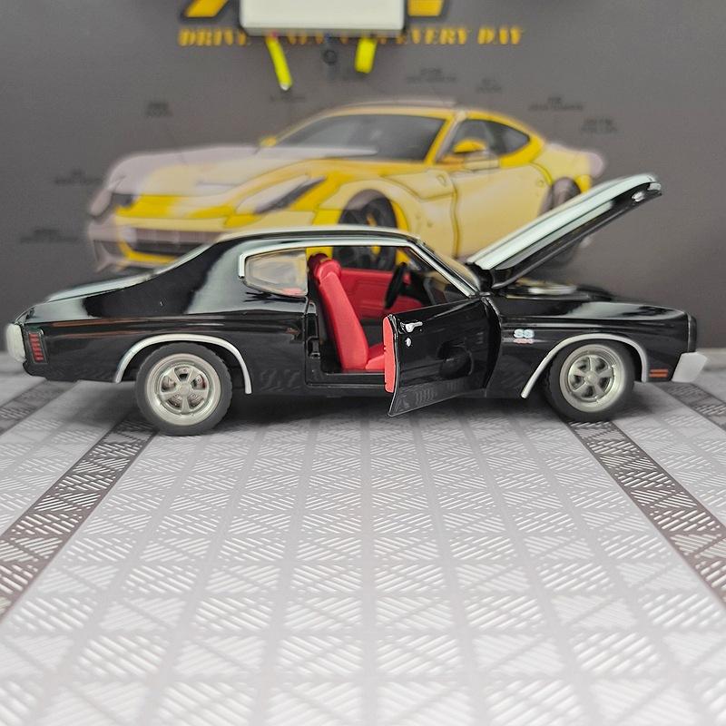 NEW 1:24 Chevrolet Chevelle 454 1970 Alloy Racing Car Model Sound and Light Pull Back Children's Toy Collectibles Birthday gift