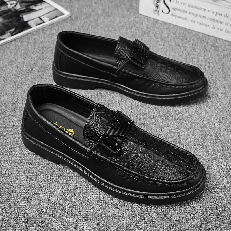 Летняя дышащая деловая повседневная обувь мягкая подошва кожаная поверхность ленивые одинарные туфли универсальные нескользящие мужские туфли 2025 мужские мокасины
