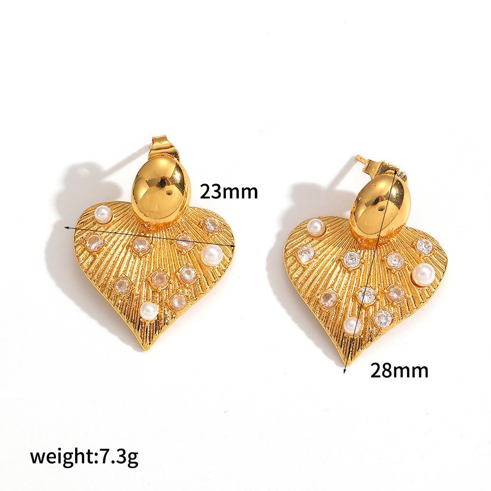 French Retro Pearl Earrings With Heart Shape And Pvd Gold Finish For Female Style Accessory