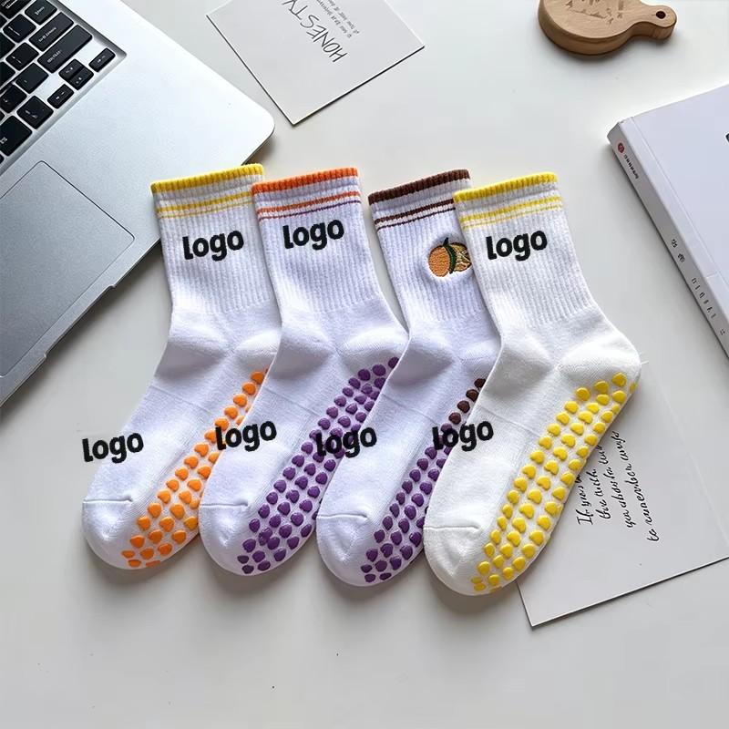 Custom Socks with Logo Jaccquard Anti-Slip Grip Crew Socks Premium Cotton Knitted Socks ODM Customized Sport Socks