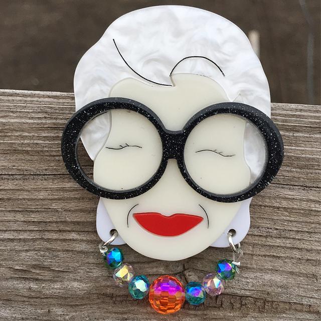 New Elegant Queen Elizabeth II Acrylic Brooches for Women's Clothing Glitter Crown Granny Figure Badges Pins Brooch Cute Jewelry