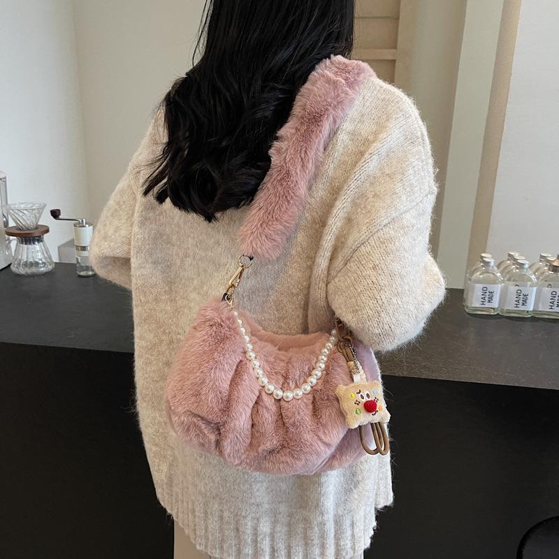 Плюшевая плиссированная маленькая женская сумка 2024 года, новая жемчужная сумка, модная пушистая сумка через плечо подмышкой